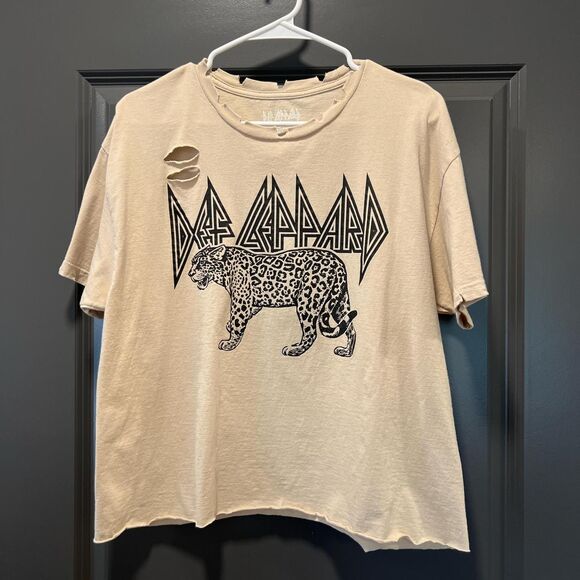 Def Leppard tee boxy distressed tee Size women's L - Picture 1 of 1